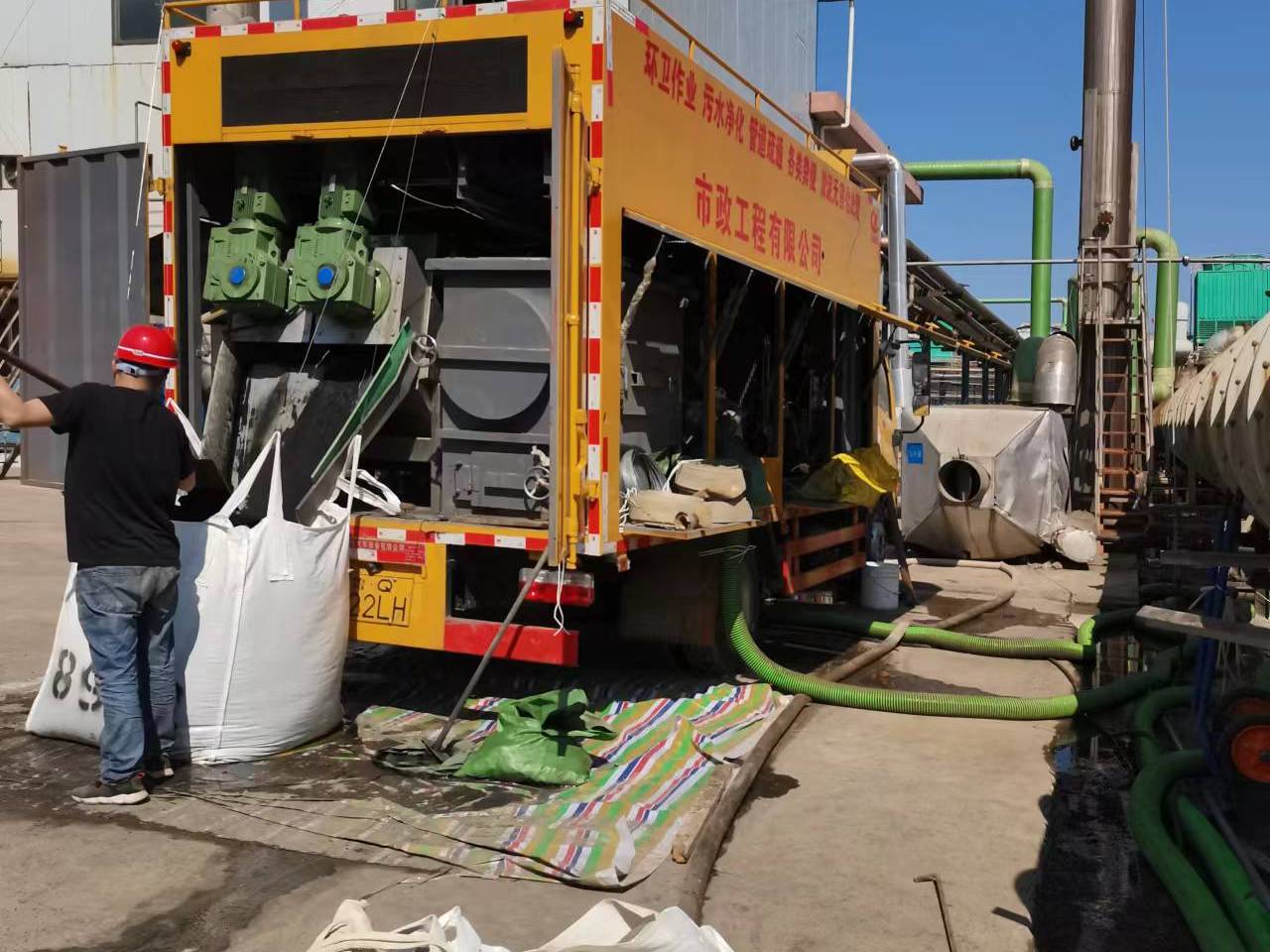 龙岗淤泥压干处理